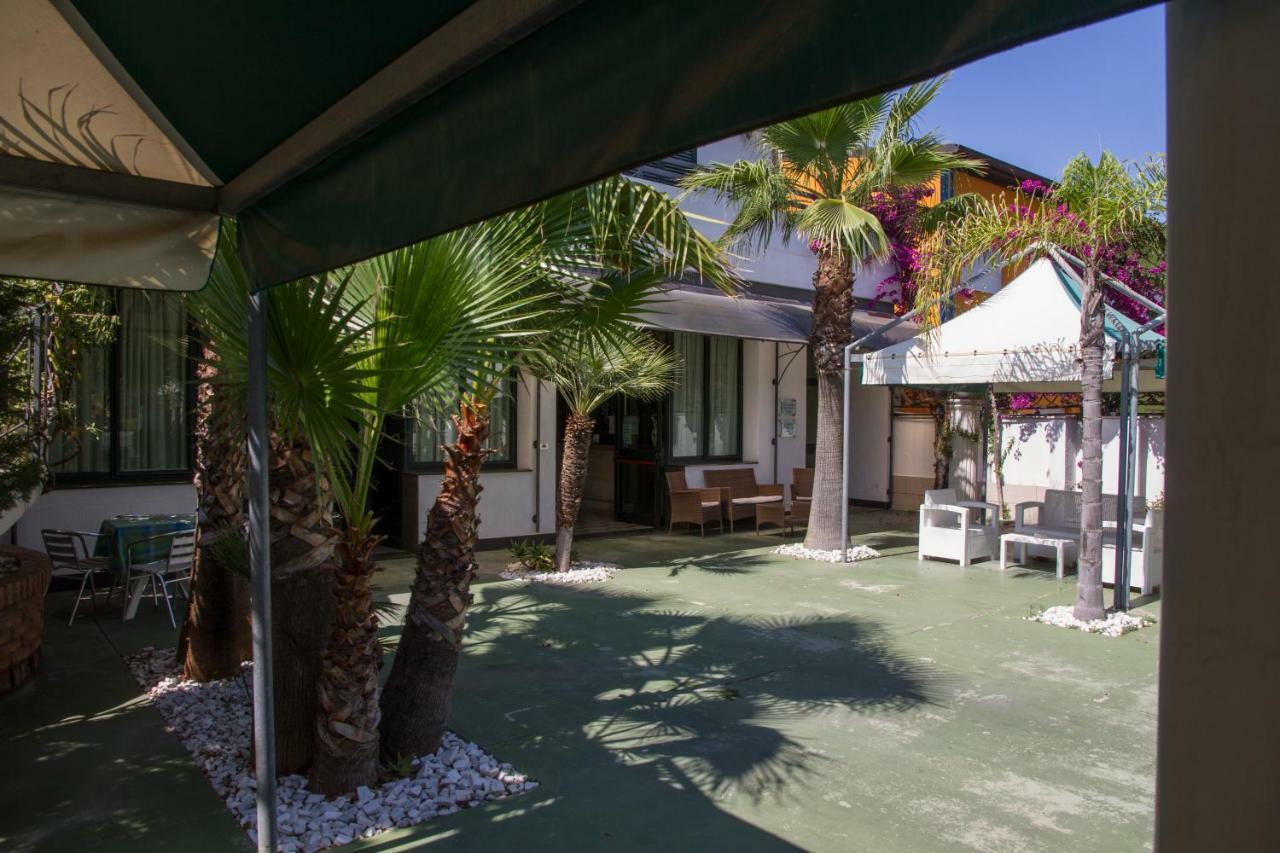 Hotel Atena Ciro Marina Exterior photo