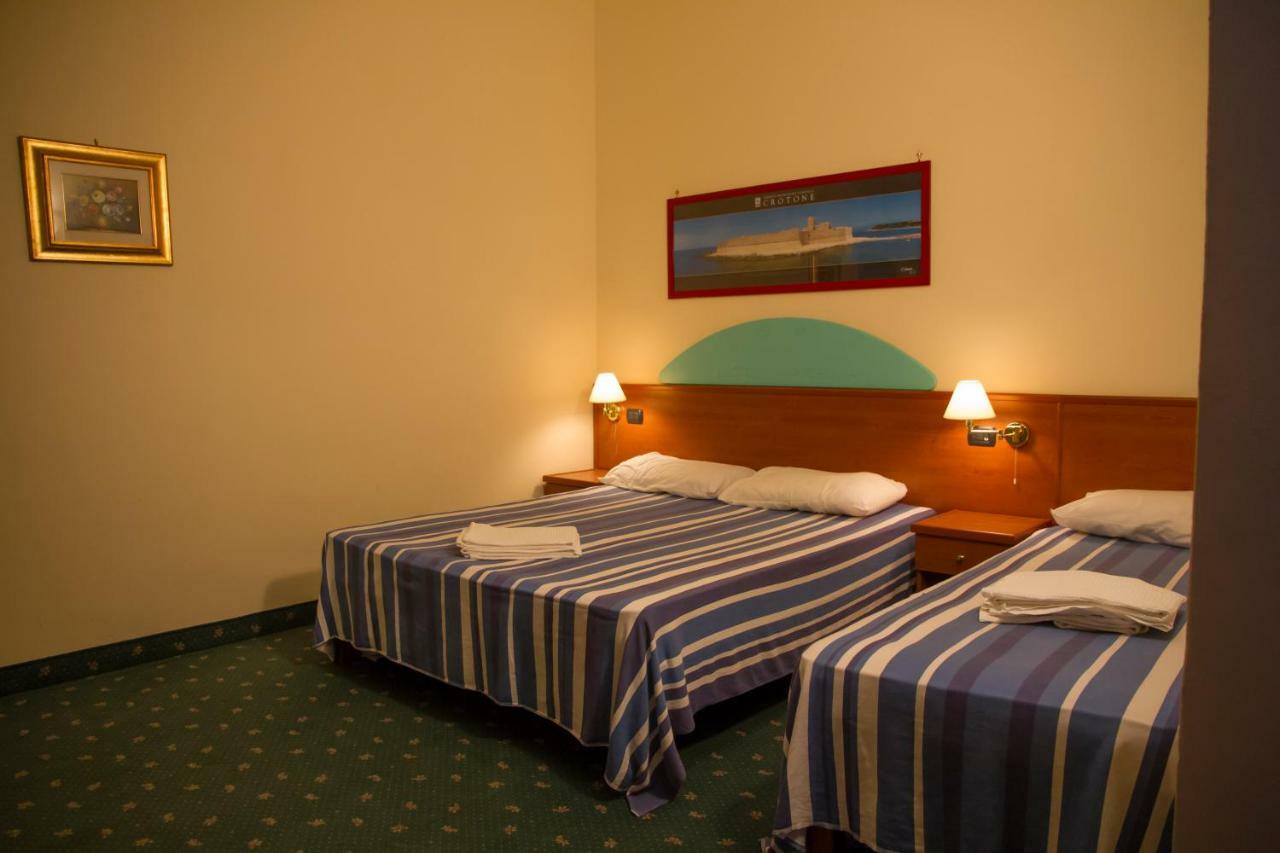 Hotel Atena Ciro Marina Exterior photo